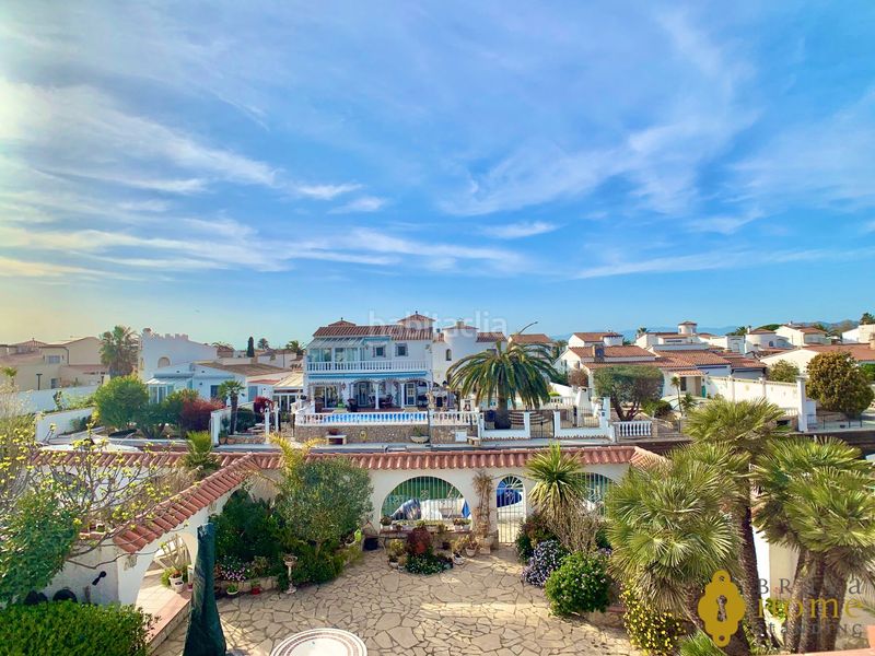 Foto 04cccdd1-045b-4cc9-891a-b8456bed61d6. Casa amb calefacció aparcament piscina a Cap Ras - Creus - Falconera Empuriabrava