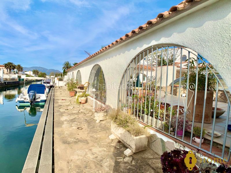 Foto 0a62da22-5ed9-417b-8d07-d76509d5ea4b. Casa amb calefacció aparcament piscina a Cap Ras - Creus - Falconera Empuriabrava