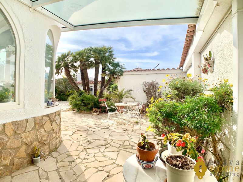 Foto 1311048a-4ad2-4e21-b01b-51c28a41a906. Casa amb calefacció aparcament piscina a Cap Ras - Creus - Falconera Empuriabrava