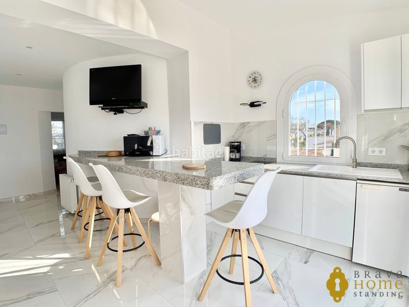 Foto 2f83814a-1308-4521-971a-65b44b585e3a. Casa amb calefacció aparcament piscina a Cap Ras - Creus - Falconera Empuriabrava