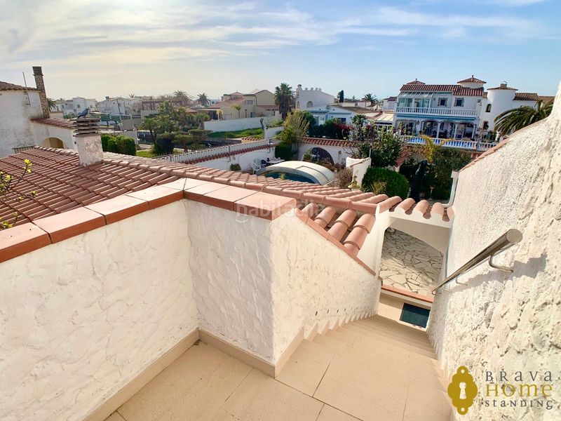 Foto 39f2ea2f-9a10-489f-8cb2-459d84e5ce49. Casa amb calefacció aparcament piscina a Cap Ras - Creus - Falconera Empuriabrava