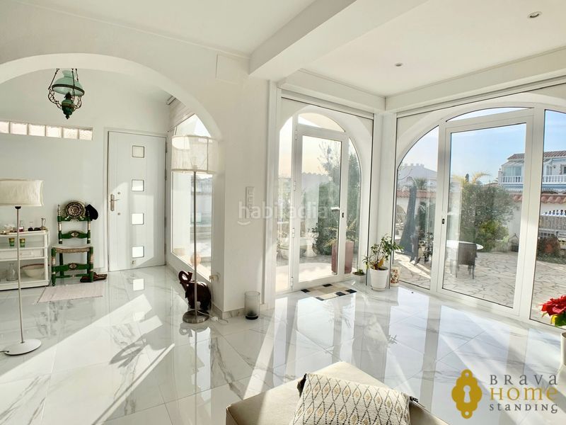 Foto 3c6ae24c-c4b3-40e8-8a3c-21c8104d8965. Casa amb calefacció aparcament piscina a Cap Ras - Creus - Falconera Empuriabrava