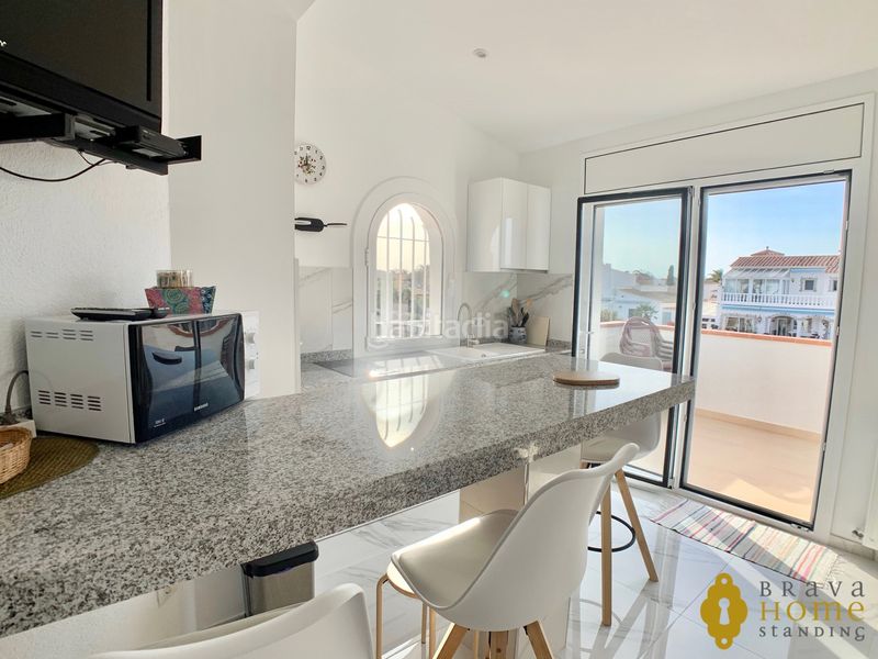 Foto 47de239b-b326-4f96-8718-aea61dba0b21. Casa amb calefacció aparcament piscina a Cap Ras - Creus - Falconera Empuriabrava