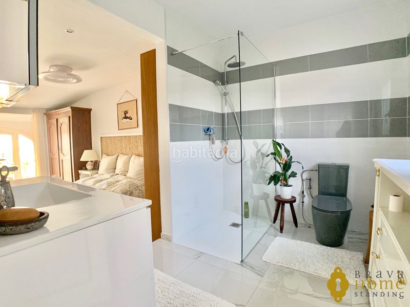 Foto 4e2f1c09-7458-4144-b54d-1483db2694e7. Casa amb calefacció aparcament piscina a Cap Ras - Creus - Falconera Empuriabrava