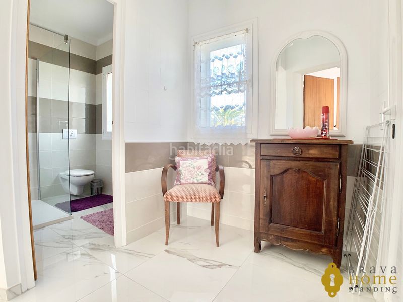 Foto 7ed2241c-5685-4d3c-bbdd-a961eb713c29. Casa amb calefacció aparcament piscina a Cap Ras - Creus - Falconera Empuriabrava