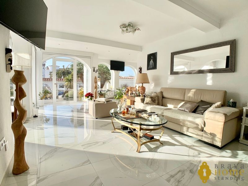 Foto 8be11743-87c8-4345-94dc-6588e08c4ff7. Casa amb calefacció aparcament piscina a Cap Ras - Creus - Falconera Empuriabrava