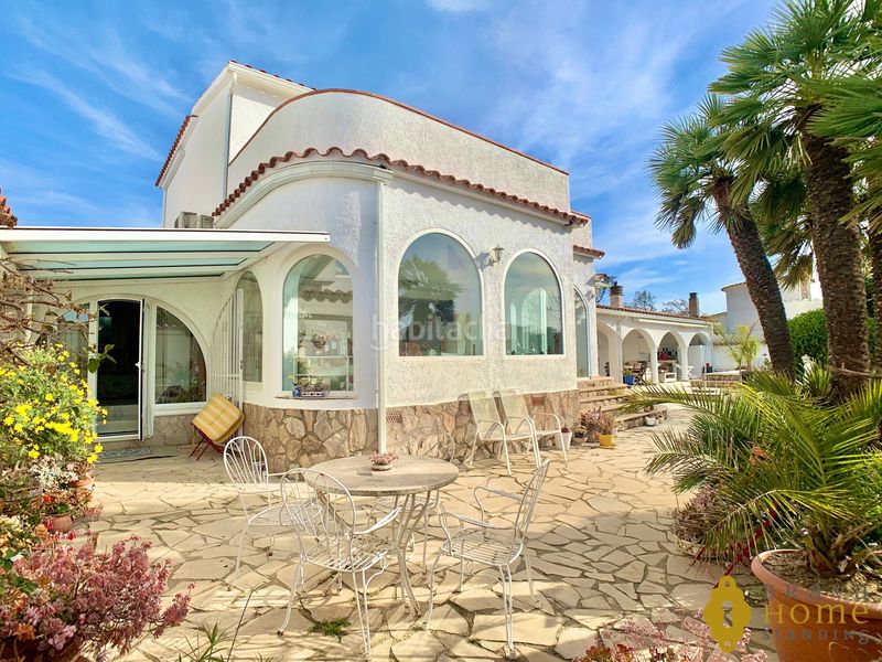 Foto 8f98a285-e867-4a67-aeb4-ea0072f0a752. Casa amb calefacció aparcament piscina a Cap Ras - Creus - Falconera Empuriabrava