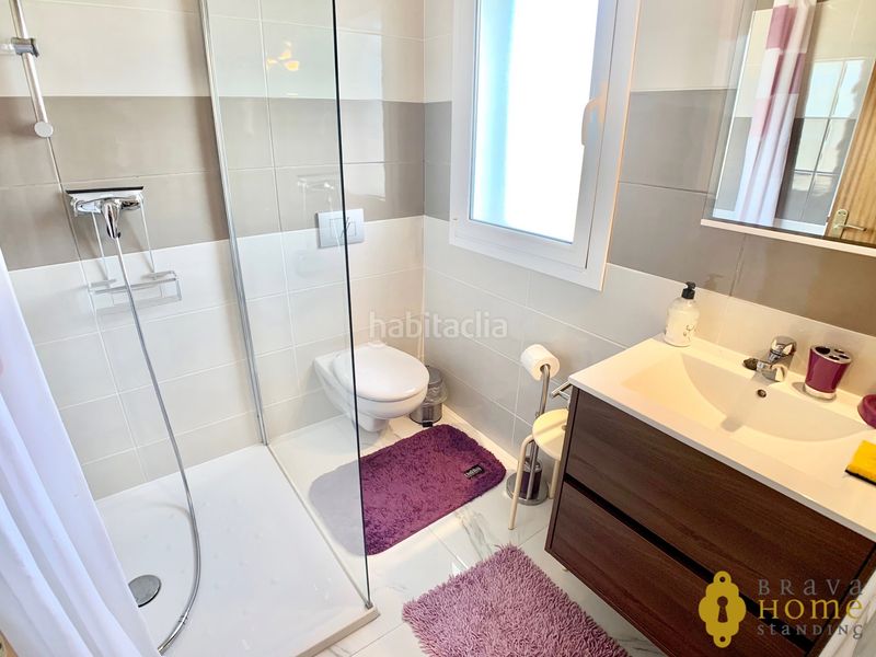 Foto 94f49ff8-9024-4c6d-9cc6-63bfc82baf14. Casa amb calefacció aparcament piscina a Cap Ras - Creus - Falconera Empuriabrava