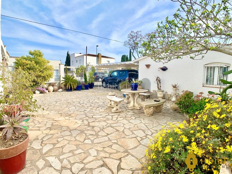 Foto a6f1dee6-7f56-4515-a6f8-405a7fb55adc. Casa amb calefacció aparcament piscina a Cap Ras - Creus - Falconera Empuriabrava