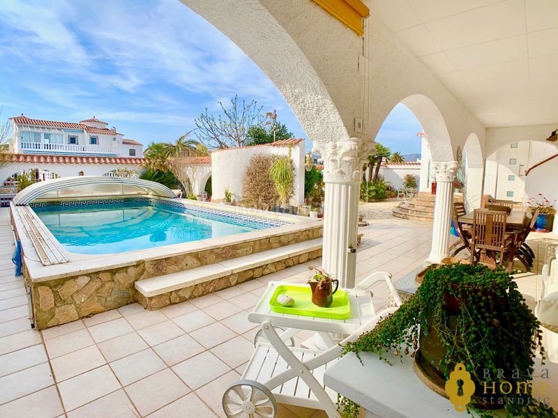 Foto ba360020-4213-42ec-98d4-690dded48abb. Casa amb calefacció aparcament piscina a Cap Ras - Creus - Falconera Empuriabrava