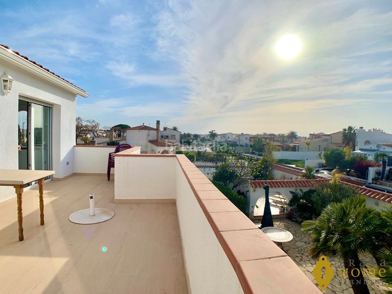 Foto c023ecde-a205-4ae6-8617-2b27254c5037. Casa amb calefacció aparcament piscina a Cap Ras - Creus - Falconera Empuriabrava