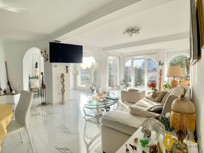 Foto c0e1d9e4-db0d-4c4a-af34-1356a9db8c4a. Casa amb calefacció aparcament piscina a Cap Ras - Creus - Falconera Empuriabrava