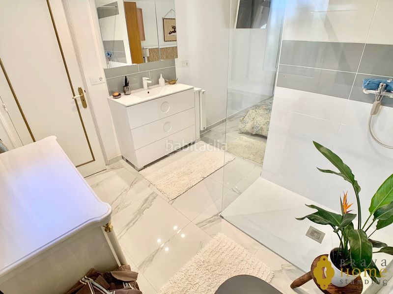 Foto d777beae-2072-4793-a75a-55a8d1a6d42d. Casa amb calefacció aparcament piscina a Cap Ras - Creus - Falconera Empuriabrava