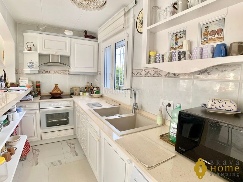 Foto d9537801-8792-4cd2-86c2-e3b1d4cdf29e. Casa amb calefacció aparcament piscina a Cap Ras - Creus - Falconera Empuriabrava