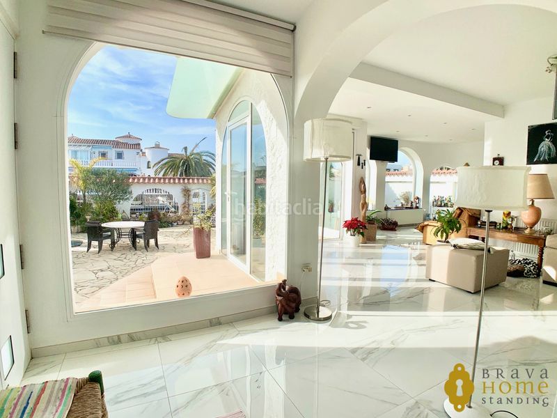 Foto f1a5791f-7219-42a5-9b04-ca68dbbba798. Casa amb calefacció aparcament piscina a Cap Ras - Creus - Falconera Empuriabrava