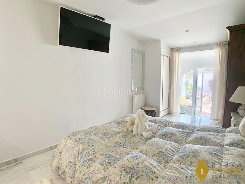 Foto f49f87bc-6f02-4689-b75e-2e5db9982a4d. Casa amb calefacció aparcament piscina a Cap Ras - Creus - Falconera Empuriabrava