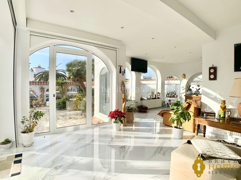 Foto f5d7164d-b779-469f-b691-a0a07fc44157. Casa amb calefacció aparcament piscina a Cap Ras - Creus - Falconera Empuriabrava