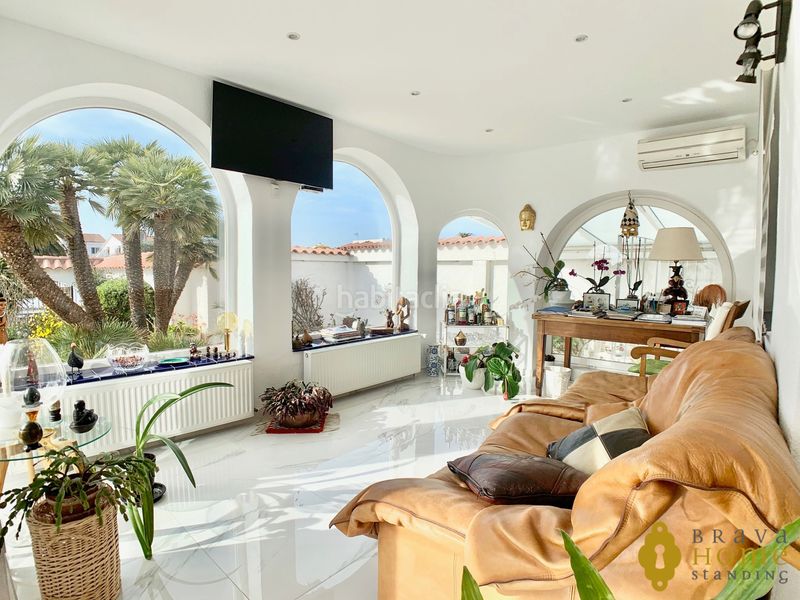 Foto fbeef17d-bbaf-4a2d-a683-b28717e8e74d. Casa amb calefacció aparcament piscina a Cap Ras - Creus - Falconera Empuriabrava