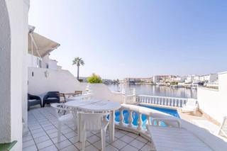 Casa a Sant Maurici. Encantadora casa en venta, ubicada en el lago st. maurici de emp