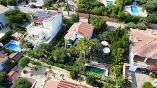 Casa a Nord. Encantadora casa con un jardín exuberante y un interior de estil