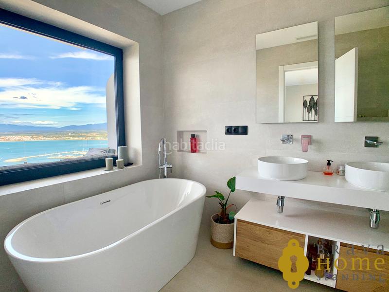 Foto 916dfa38-9211-4b3b-8751-3589c2024f32. Casa  con vistas panorámicas al mar en venta . en Roses