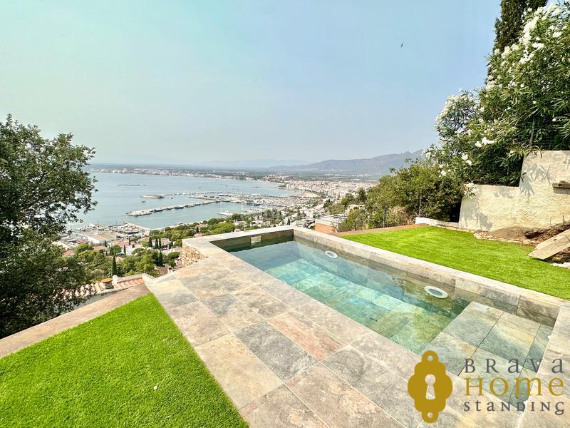 Foto bddccbed-82be-4f01-8712-58770aa97e0b. Casa  con vistas panorámicas al mar en venta . en Roses