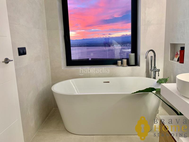 Foto d743753b-bfee-43ca-a4a8-e3935402b130. Casa  con vistas panorámicas al mar en venta . en Roses