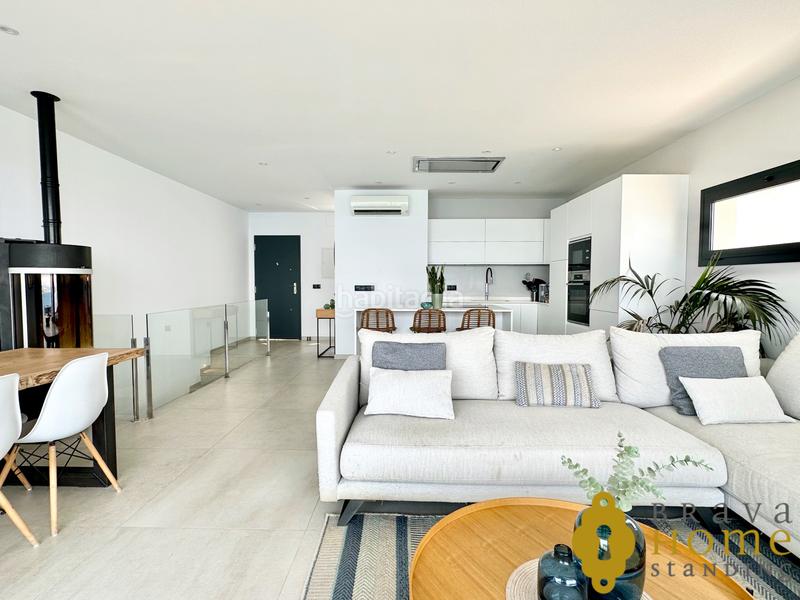 Foto f31e54b8-55f5-43af-abf8-80a3e2a5d461. Casa  con vistas panorámicas al mar en venta . en Roses