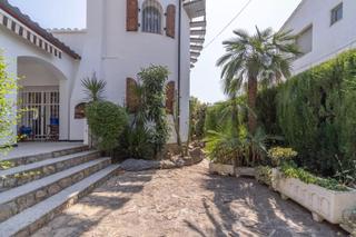 Maison  Carrer carlit. Acogedora casa rústica en una zona serena, ideal para disfrutar
