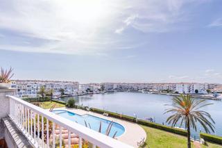 Àtic  Passatge st maurici/d 206. Apartamento en empuriabrava con piscina y jardín comunitarios