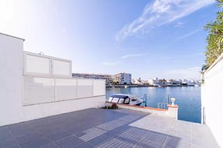 Pis  Carrer sant maurici. Apartamento con amarre privado 7 m en empuriabrava