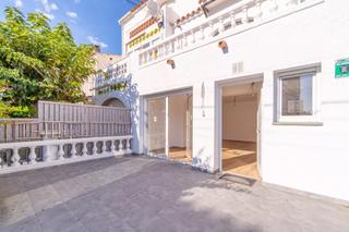 Haus  Carrer port rhodes. Hogar con encanto en empuriabrava – totalmente reformado y muy c