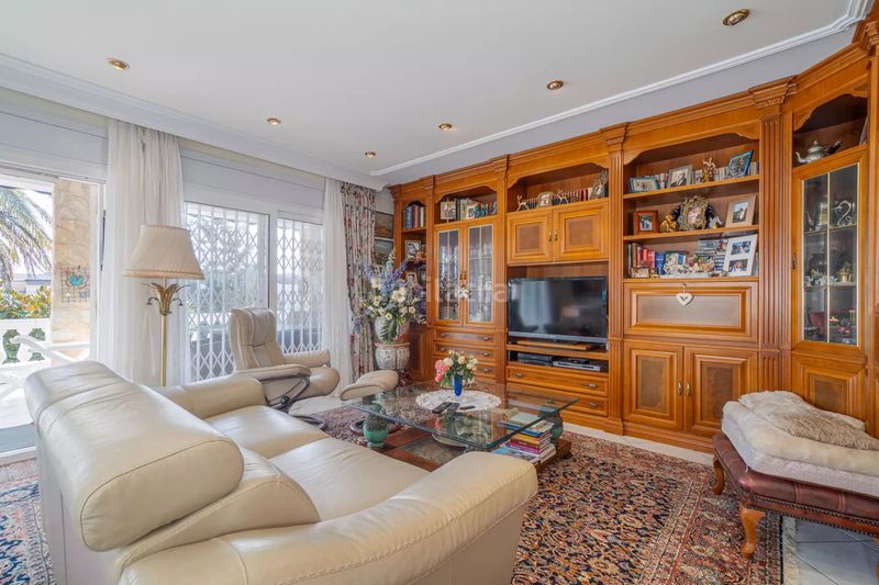 Foto 35874ed8-4b88-4610-b1ea-6ddb438953cd. Casa amb aparcament piscina a Muga - Gran Reserva - Badia Empuriabrava