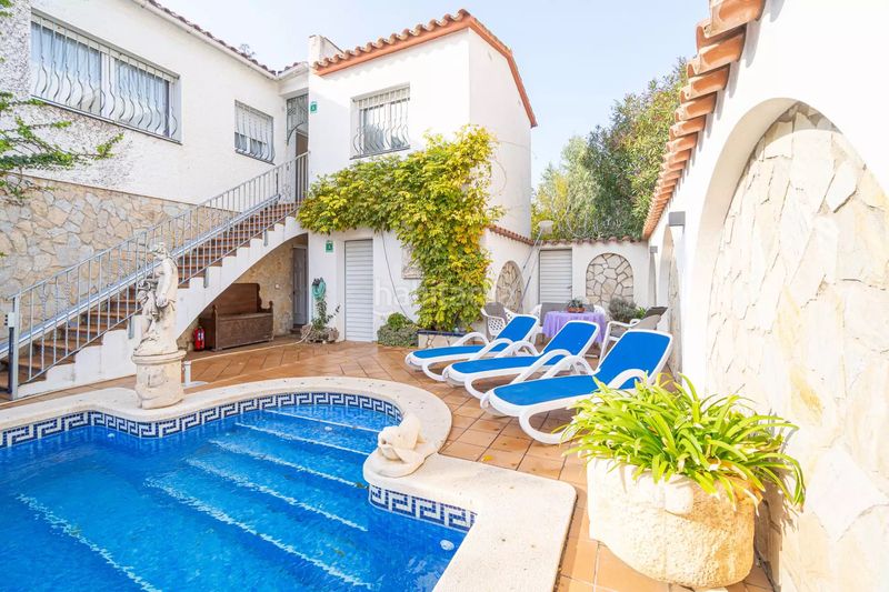 Foto 37a1a9ae-1f97-475b-9e39-7382f3933148. Casa amb aparcament piscina a Muga - Gran Reserva - Badia Empuriabrava