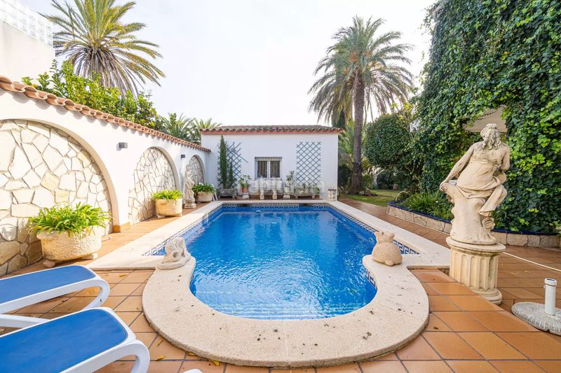 Foto cb126d62-d85e-493b-b5f1-7f0456fc4814. Casa amb aparcament piscina a Muga - Gran Reserva - Badia Empuriabrava