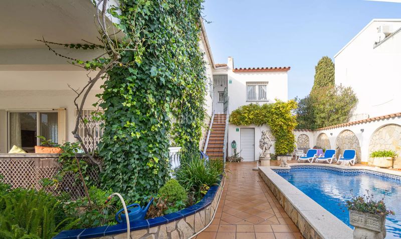 Foto d2f82052-1c4b-4e22-ba8f-29fb0419a3d4. Casa amb aparcament piscina a Muga - Gran Reserva - Badia Empuriabrava