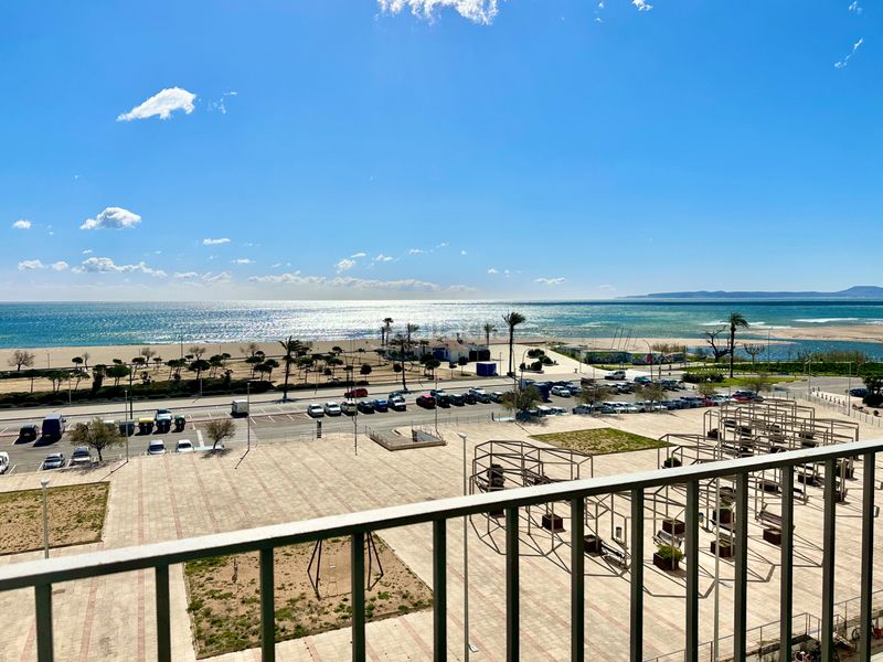 Foto 5a1b819a-73a9-4ab9-8264-f0d6c657e2fd. Pis a calle poblat tipic-edifici nausica 14 a Muga - Gran Reserva - Badia Empuriabrava