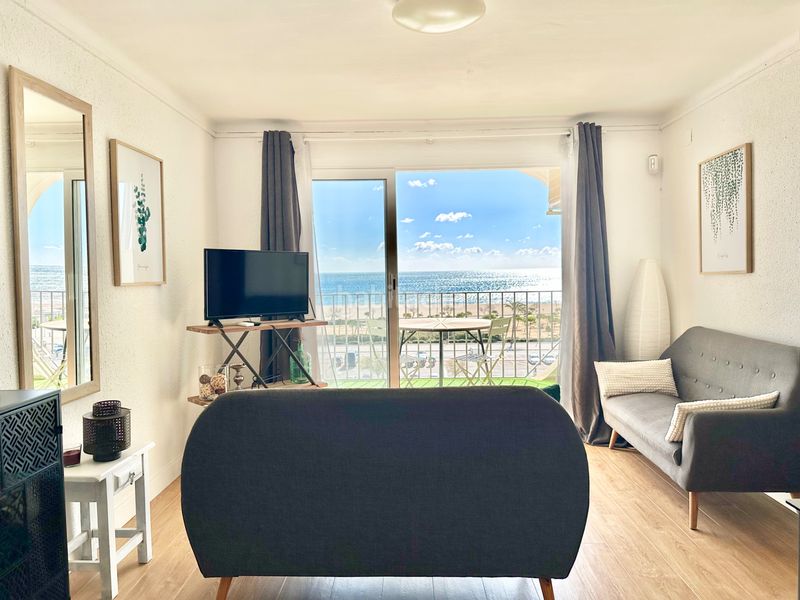 Foto cf422d90-8ef8-481a-9025-89c48a96de45. Pis a calle poblat tipic-edifici nausica 14 a Muga - Gran Reserva - Badia Empuriabrava