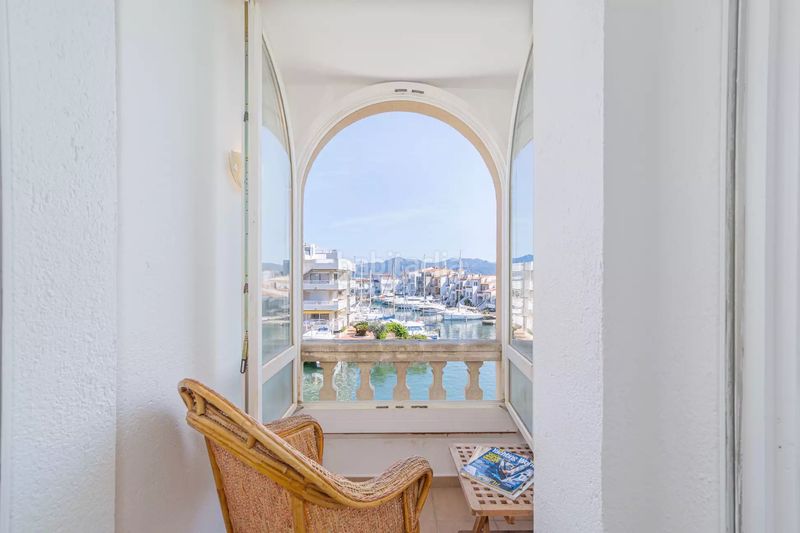 Foto c0b38f2f-bd6e-4c77-916a-448b7f18b9a6. Casa amb aparcament a Salins - Cavall de Mar Empuriabrava