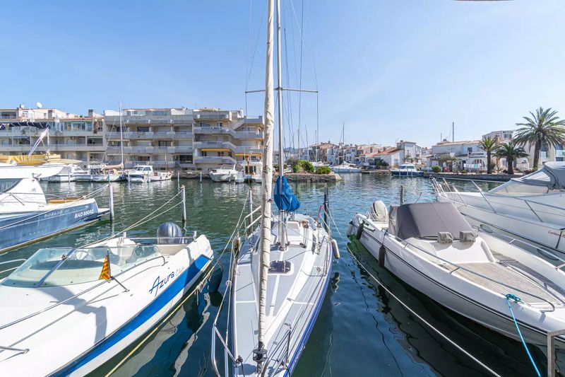 Foto f74383fe-1bd1-4165-8018-78e780ca66d2. Casa amb aparcament a Salins - Cavall de Mar Empuriabrava