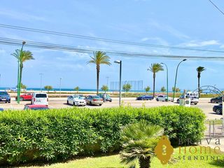 Flat in Carrer salins 1 línea 2. Precioso piso en primera línea de mar en venta en empuriabrava