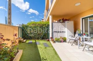 Foto 0dfc37e7-092f-43a8-b93d-3e454ce8bd07. Piso  luminoso con jardín privado, piscina y espectacular terraza . en Palau-saverdera