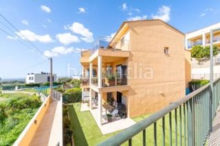 Foto 19ad80de-9447-41eb-b1a2-33180ae6c90e. Piso  luminoso con jardín privado, piscina y espectacular terraza . en Palau-saverdera