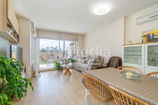 Foto 1ca75807-17af-4c8e-9d9b-4f8494f3ea88. Piso  luminoso con jardín privado, piscina y espectacular terraza . en Palau-saverdera