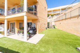 Foto 22c21d94-8cc6-4d54-9517-d30cd7a2cb95. Piso  luminoso con jardín privado, piscina y espectacular terraza . en Palau-saverdera