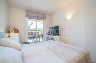Foto 9ba198f1-4cc2-49c4-a3d2-fff617bfec38. Piso  luminoso con jardín privado, piscina y espectacular terraza . en Palau-saverdera
