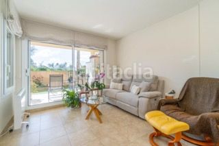 Foto ab9be269-1aa2-458b-8885-244d69355bb6. Piso  luminoso con jardín privado, piscina y espectacular terraza . en Palau-saverdera