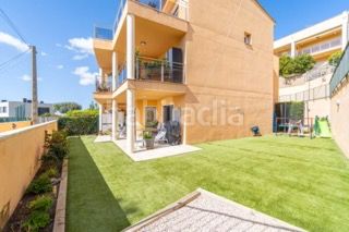 Foto b0031356-91c1-4450-acaa-9c14b5fb2935. Piso  luminoso con jardín privado, piscina y espectacular terraza . en Palau-saverdera
