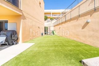 Foto d8620fa5-bd1c-4dd6-8142-959570579234. Piso  luminoso con jardín privado, piscina y espectacular terraza . en Palau-saverdera