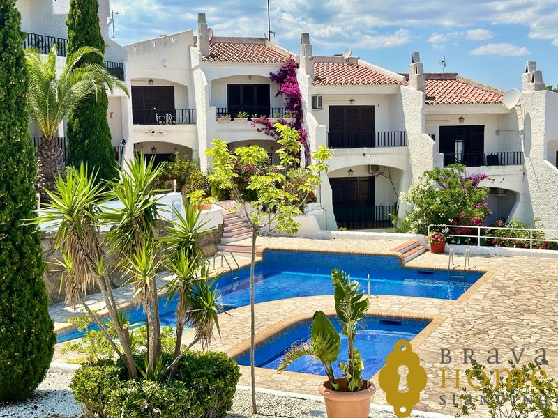 Foto e31dd5ab-ea4f-4e60-a605-9b90b74247cf. Casa amb xemeneia aparcament piscina a Puig Rom-Canyelles-Almadrava Roses
